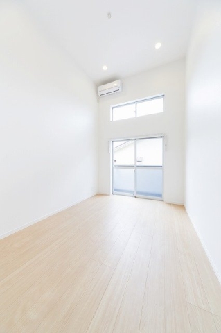 居室・リビング　広々リビングでゆっくりお過ごし下さい