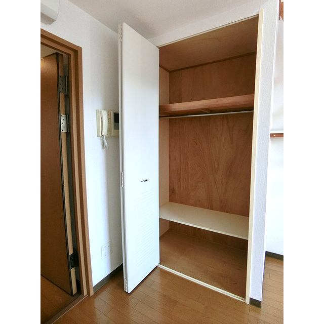 収納　パイプハンガー付きクローゼット