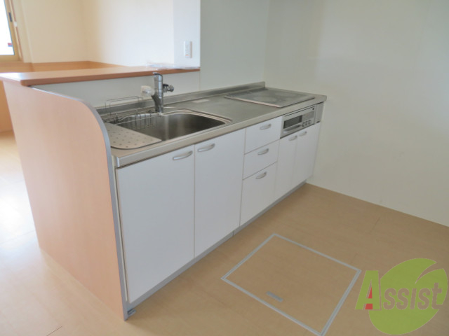 キッチン　キッチンには、ＩＨコンロが付いているのですぐに使えます。