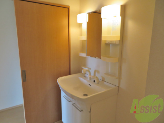 洗面設備　独立洗面台なので、朝の身支度もバッチリです。