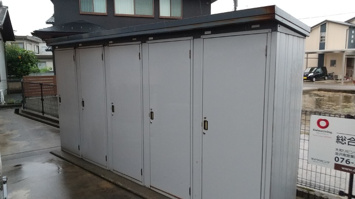 その他　タイヤなどしまえるトランクルームもございます♪