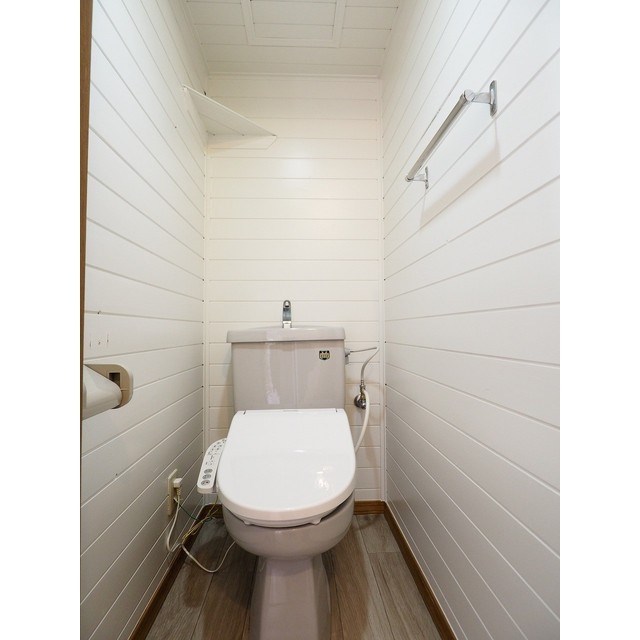 トイレ　温水洗浄便座付きトイレ