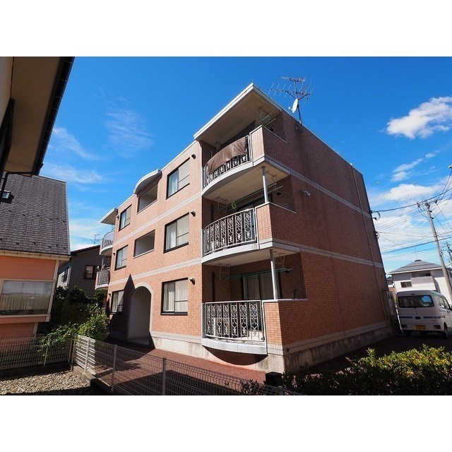 建物外観　3階建てマンション