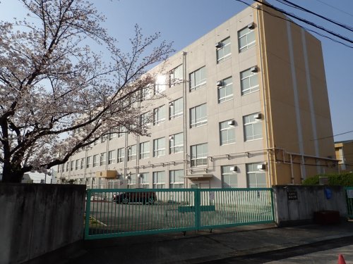 小学校　極楽小学校（小学校）まで428m