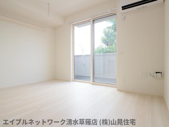 居室・リビング　こちらの居間で趣味の時間をお楽しみください