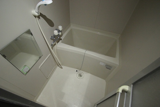 バス・シャワールーム　※別部屋の写真です