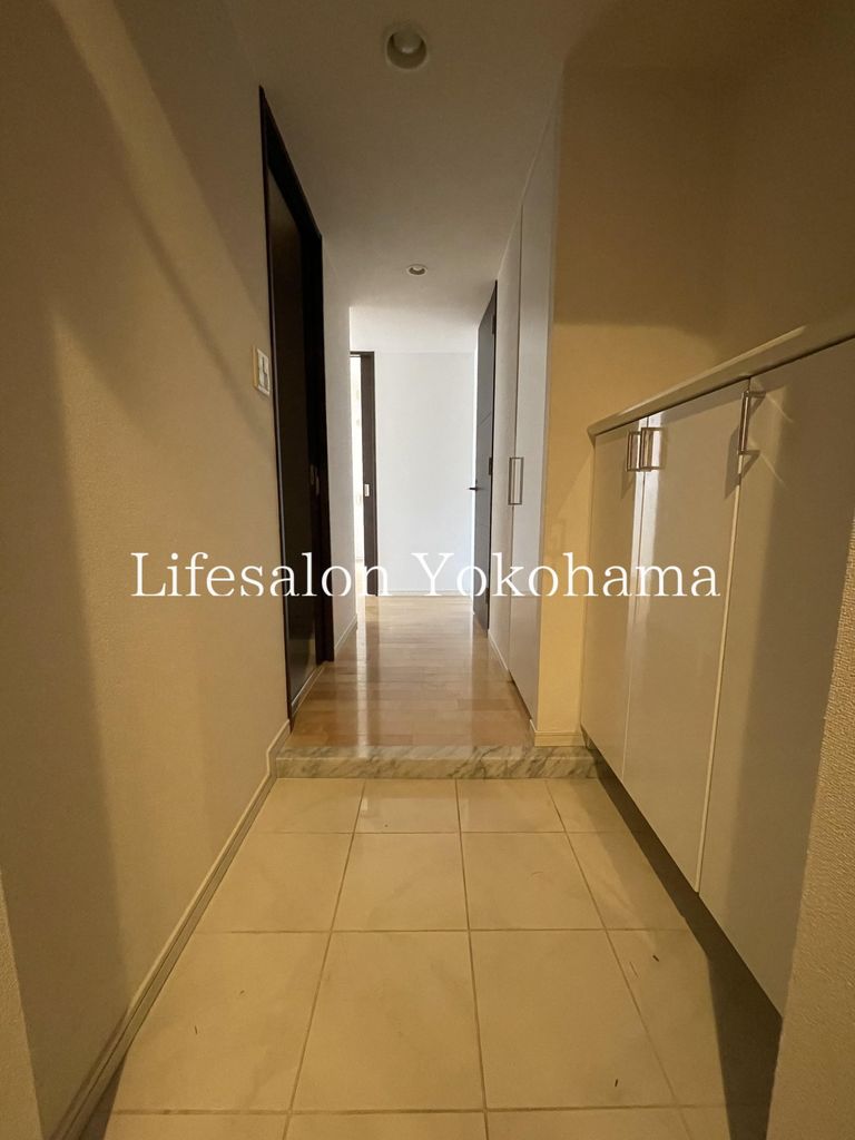 玄関　キッチン