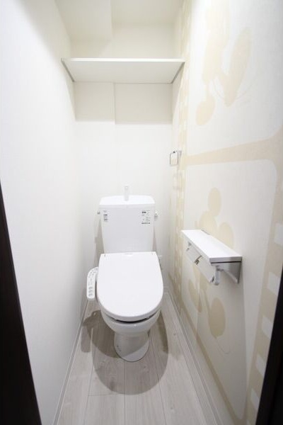 トイレ　嬉しいウォシュレット付きのトイレ！便座温かいですよ♪