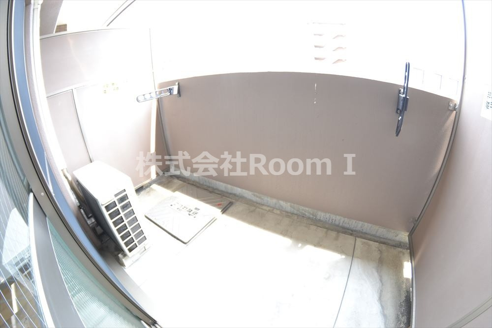 バルコニー　暖かな日差しのふりそそぐバルコニー