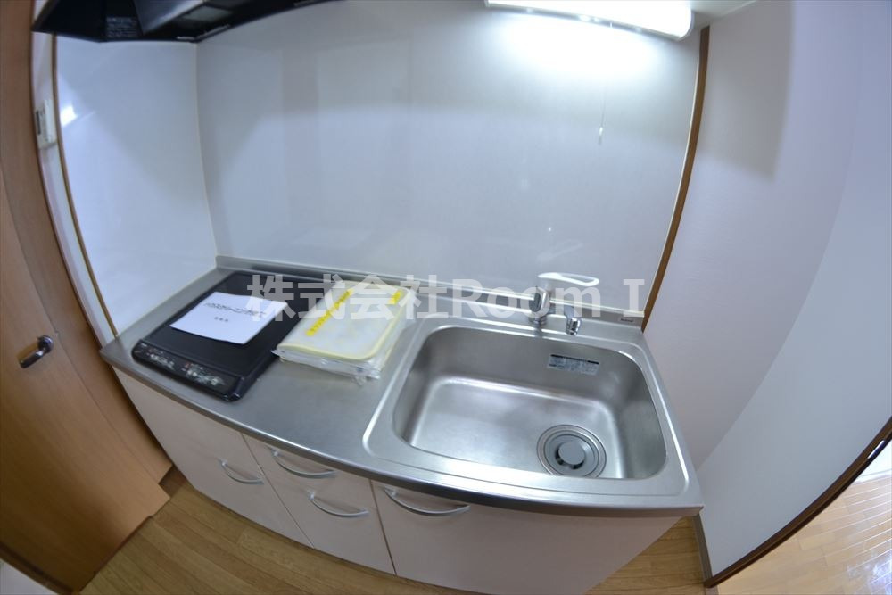 キッチン　コンパクトなキッチンで掃除もラクラク