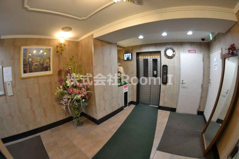 エントランス　落ち着いたエントランスです