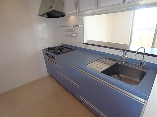 キッチン　お料理のやり易いビルトインのシステムキッチンです