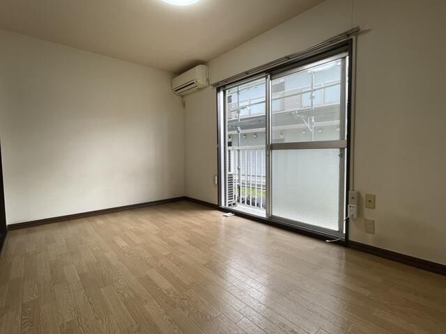 居室・リビング　別部屋参考写真です