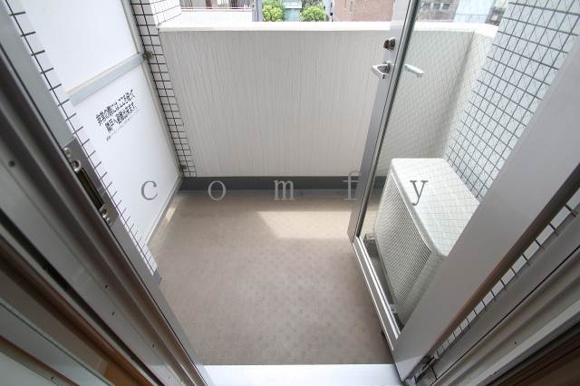 バルコニー　日当りの良いバルコニー