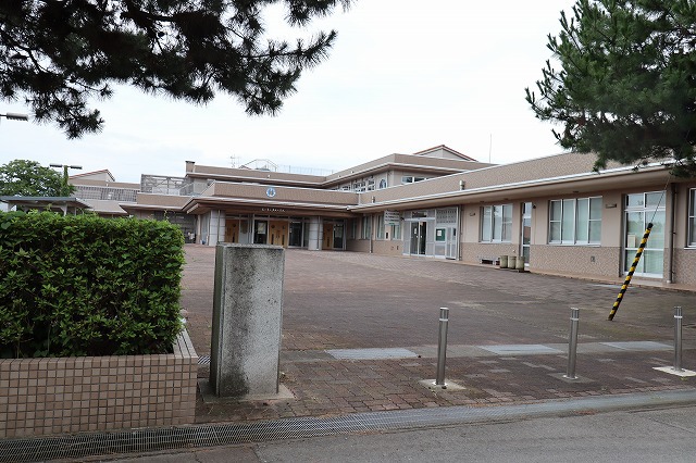 小学校　岩瀬小学校（小学校）まで579m