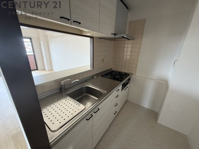 キッチン　3口ガスコンロ付で機能的なキッチンです！