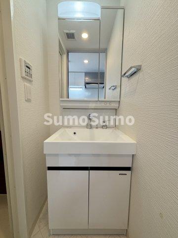 洗面設備　スペースが確保できる洗面所です