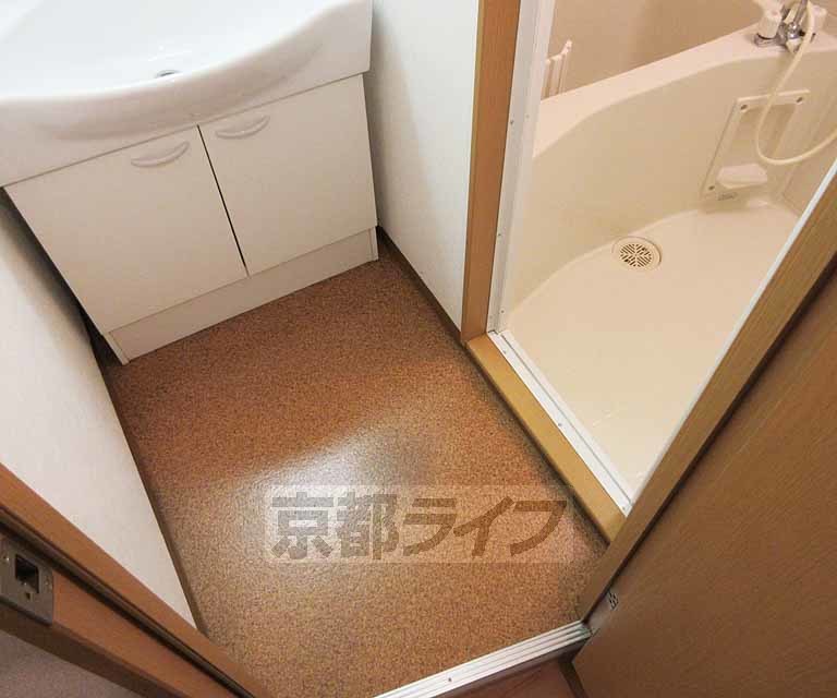 洗面設備　広々とした脱衣所です。