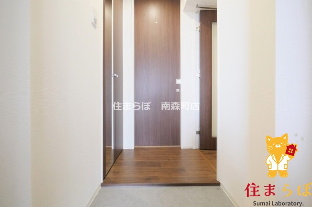 玄関　「気になったら、LINEで気軽に相談できますよ。」