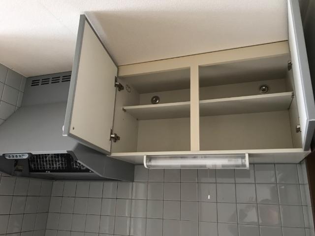 キッチン　吊り戸棚