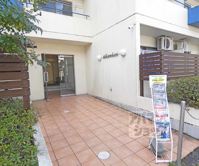 エントランス　明るいエントランスです