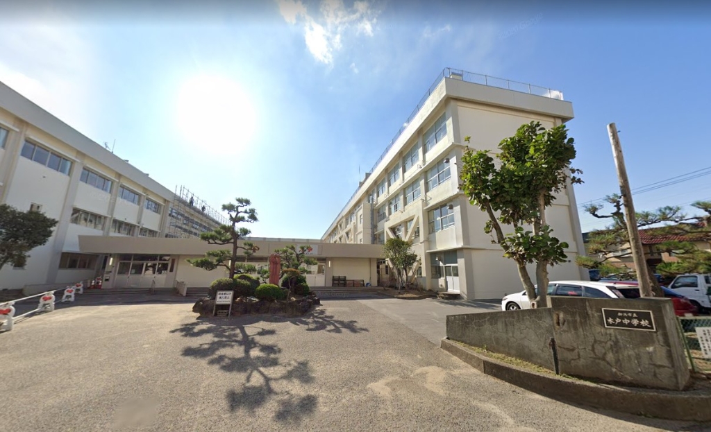 中学校　新潟市立木戸中学校（中学校）まで339m