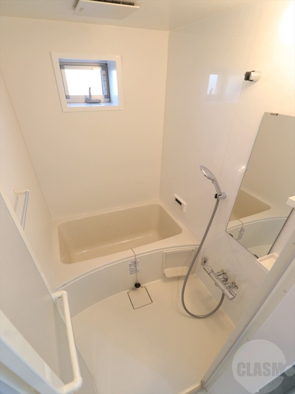 バス・シャワールーム　清潔感のあるバスルーム