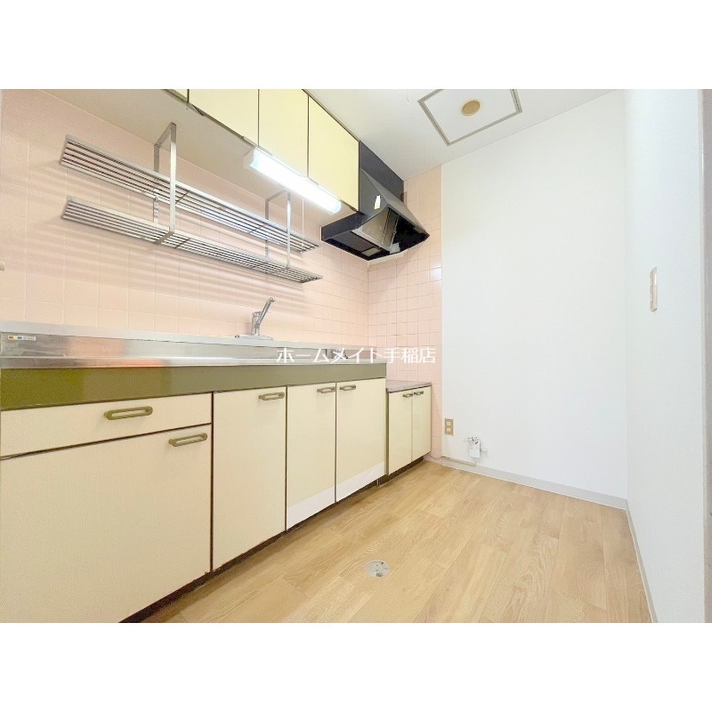 キッチン　大型キッチン付きです！