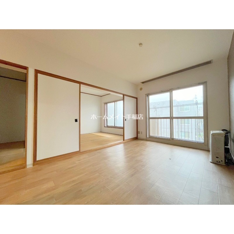 居室・リビング　バルコニー付きです！