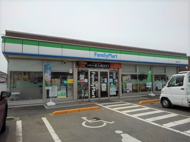 コンビニ　ファミリーマート三野町大見店（コンビニ）まで600m