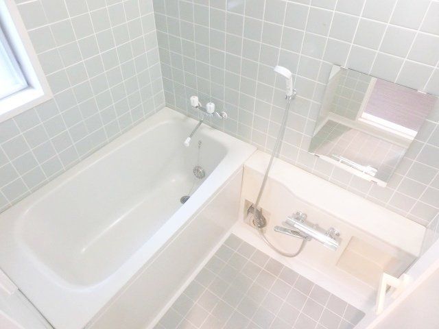 バス・シャワールーム　一日の疲れを癒してくれる追焚付きバスです