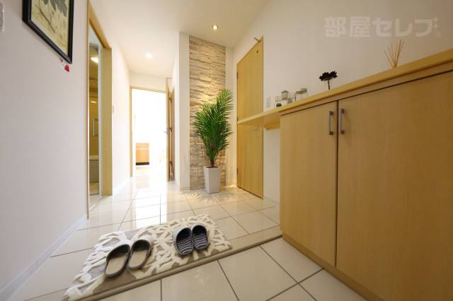 玄関　※２０３号室の写真を流用しています。