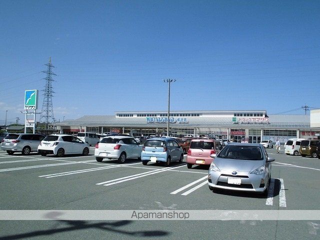 スーパー　ヤマザワ（スーパー）まで180m