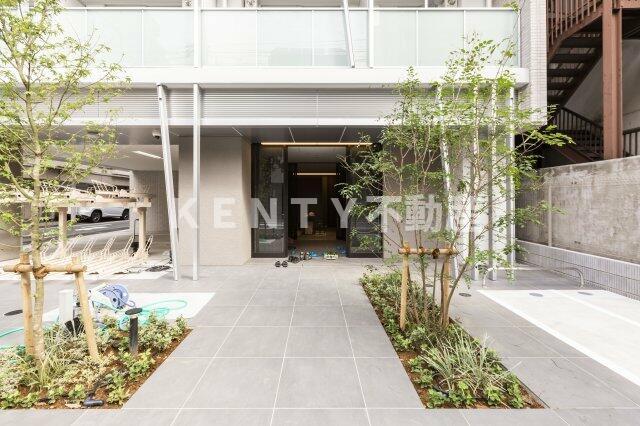 エントランス　落ち着いたエントランスです