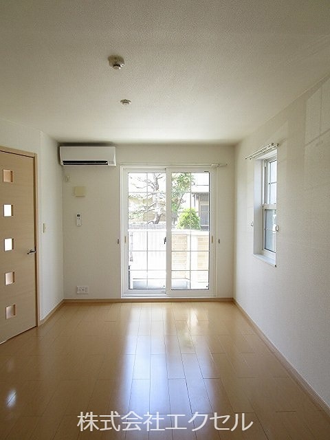 居室・リビング　明るいリビングです。