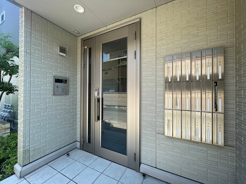 エントランス　オートロック付き。