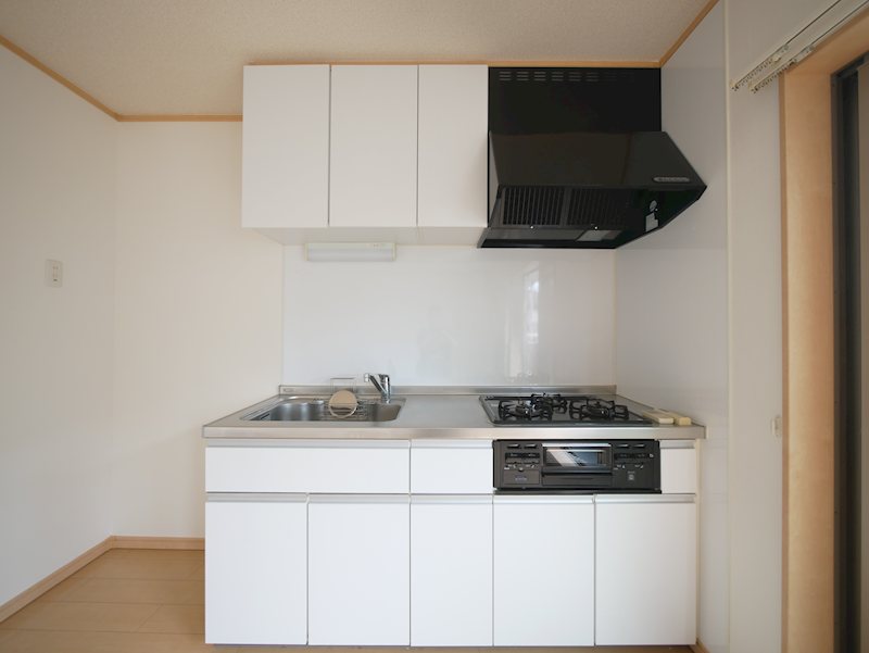 キッチン　システムキッチン（３口コンロ・グリル付き）