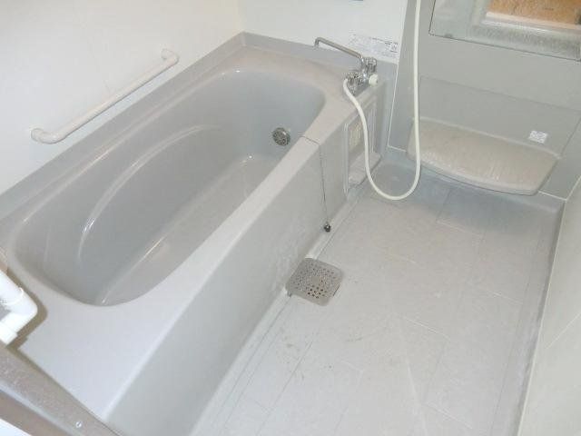 バス・シャワールーム　広々バスルーム