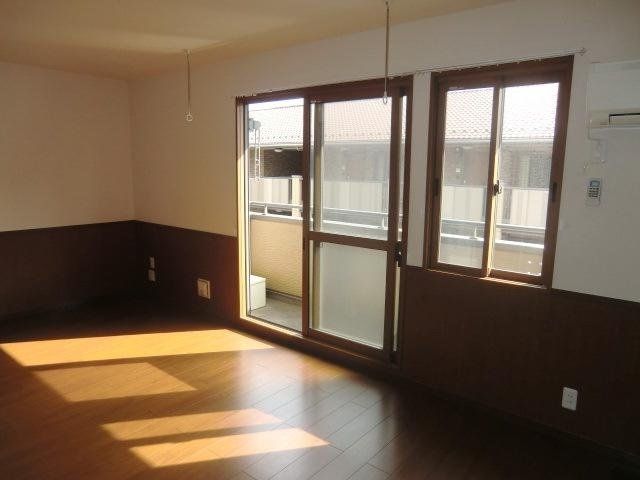 居室・リビング　明るいリビング