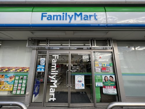 コンビニ　ファミリーマート桜川二丁目店（コンビニ）まで421m