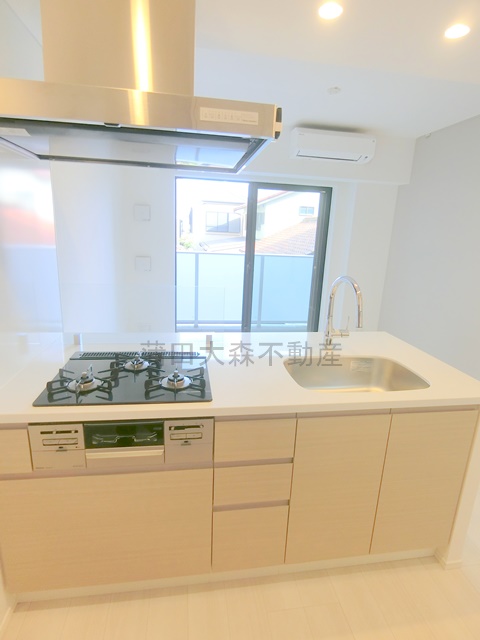 キッチン　グリル付き３口ガスコンロのシステムキッチン