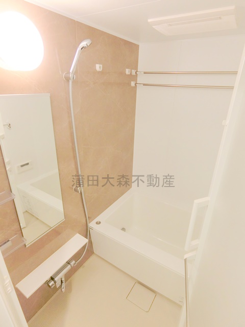 バス・シャワールーム　追焚と浴室暖房乾燥機付きのバスルーム　お風呂