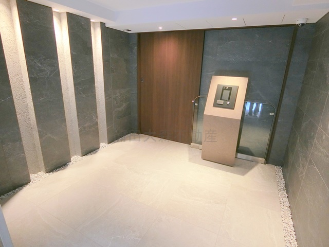 エントランス　防犯カメラTVモニター付オートロック宅配BOXメールBOX管