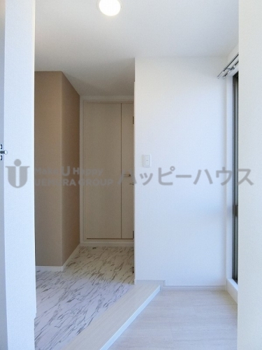 玄関　同物件の同間取りのお部屋のお写真です。現況優先でお願いします