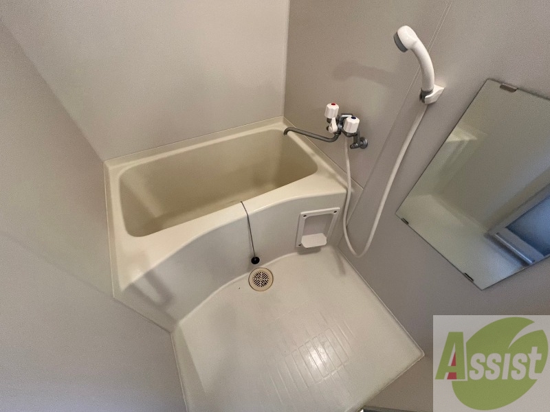 バス・シャワールーム　お風呂になります。一日の疲れを癒してくださいね。