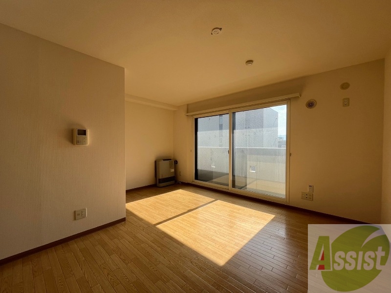 居室・リビング　広くてきれいなリビングです！快適に過ごせそうですね。