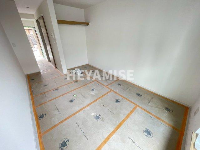 居室・リビング　建築途中のお部屋の写真となります。