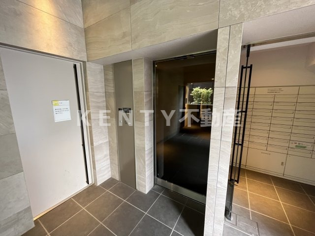 エントランス　建物の内部です