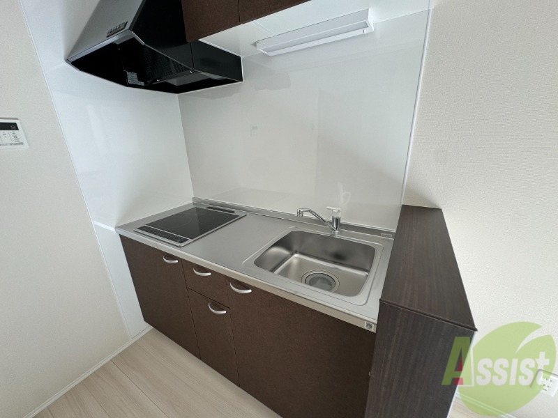 キッチン　キッチンはこちらのＩＨクッキングヒーター付きになりますね。