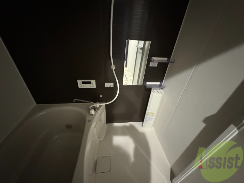 バス・シャワールーム　浴槽付きのお風呂です。ここで一日の疲れを癒しましょう。